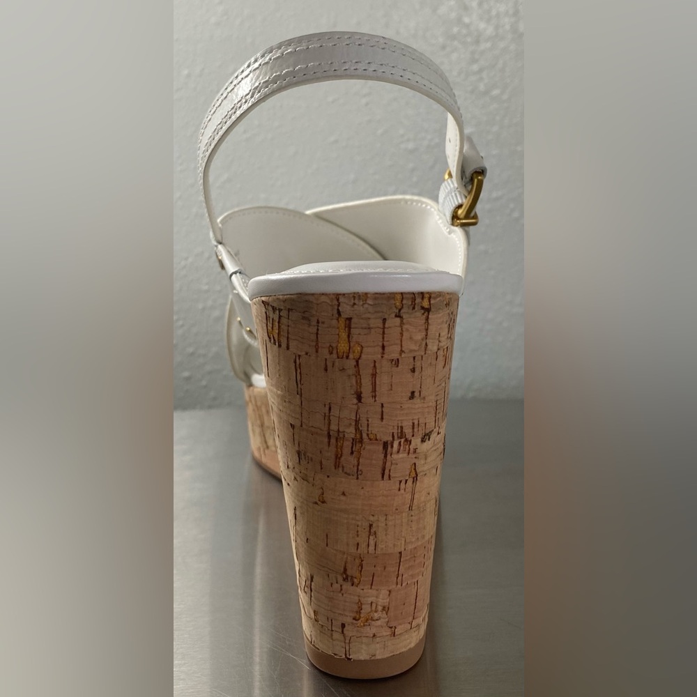 VINCE CAMUTO..WOMENS White Wedge Sandals with Gold Accents - Picture 5 of 15